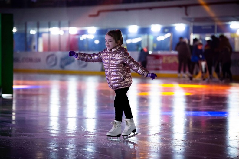Масові катання на ковзанах на льодовій арені "Краматорськ"