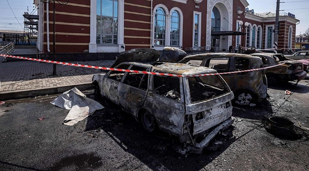 Спалені автівки біля вокзалу