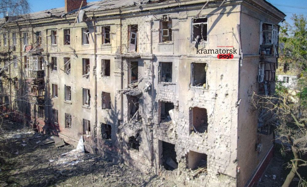 Зруйнований будинок внаслідок обстрілу Краматорська