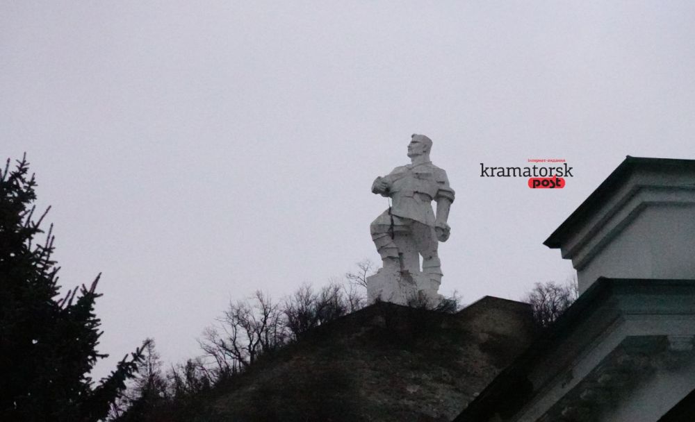 пам'ятник артему у святогірську