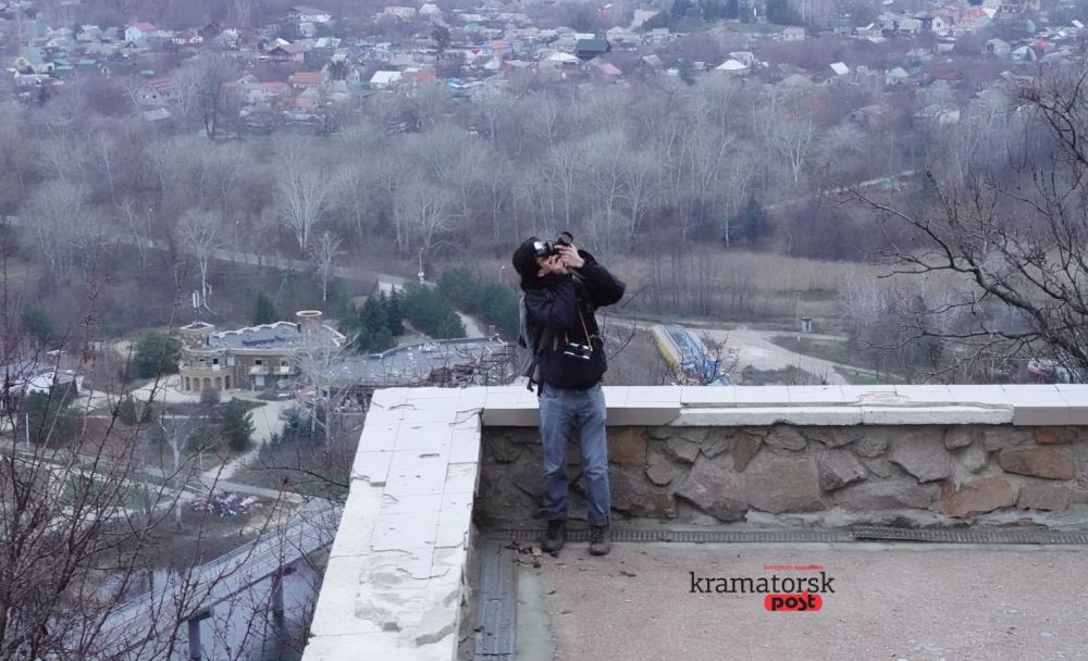 кореспондент фотографує