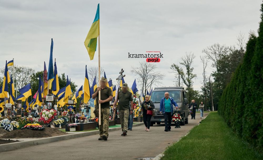 похоронна процесія поховання військового в краматорську
