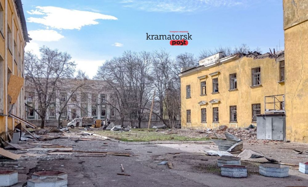 Уламки після обстрілу