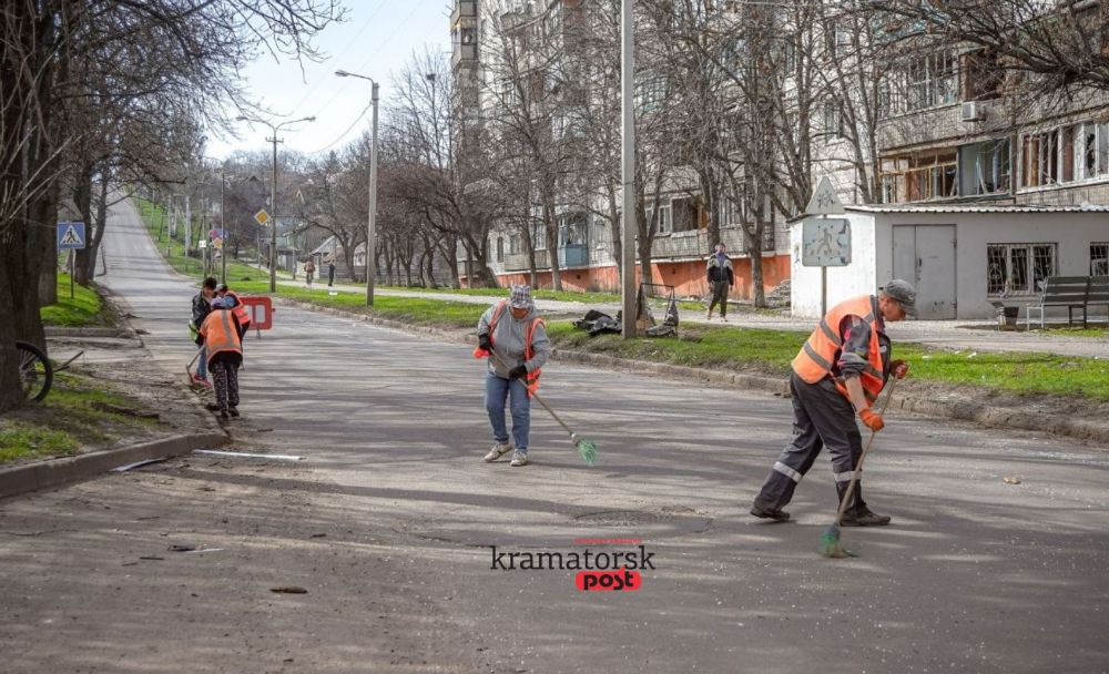 Комунальні служби ліквідовують наслідки обстрілу