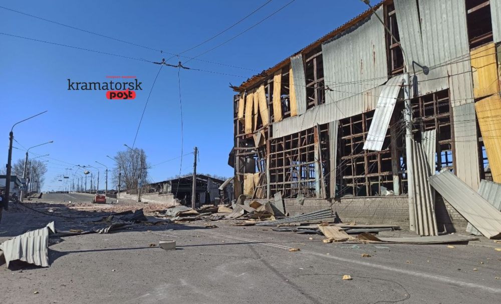 Пошкоджений фасад будівлі