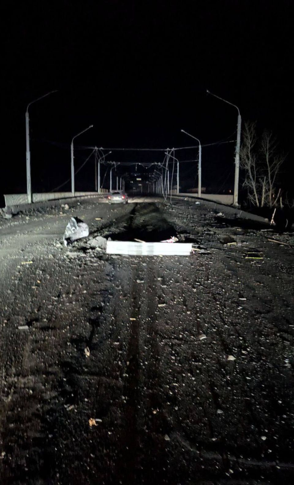 Діра у мості