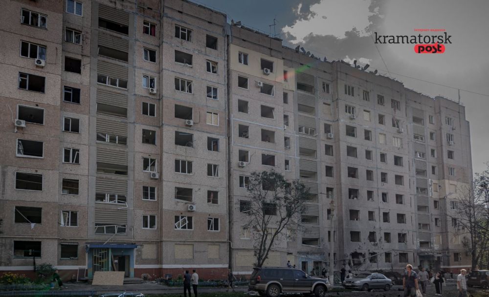 Будинок із вибитими вікнами після атаки РФ