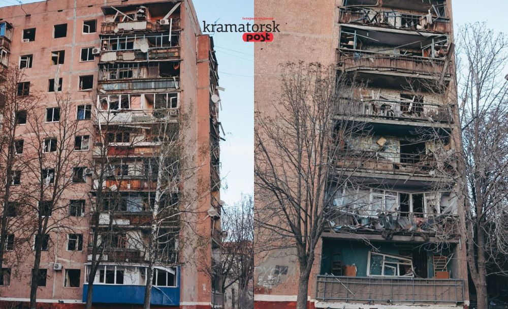 Вибиті вікна, зруйновані балкони та обгоріла фасадна поверхня по всій висоті багатоповерхового будинку у Краматорську