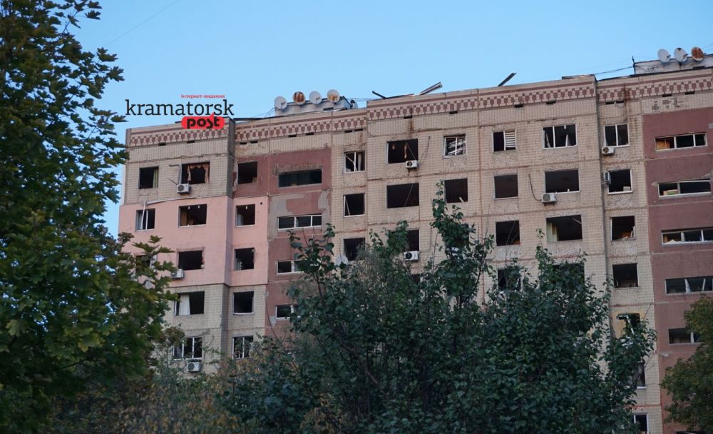 Багатоповерховий житловий будинок із масштабними пошкодженнями фасаду