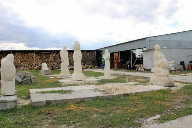 shest-skulptur-v-donmete