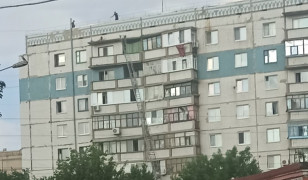 devushka-na-balkone-kramatorsk-lazurnyy