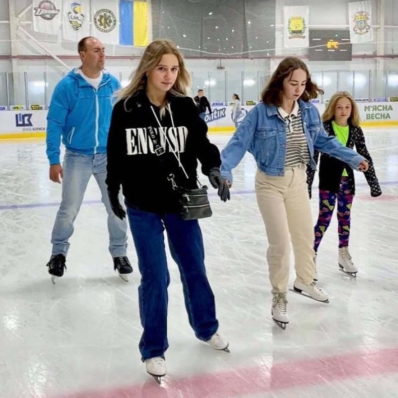 Катання на ковзанах на льодовій арені "Краматорськ"