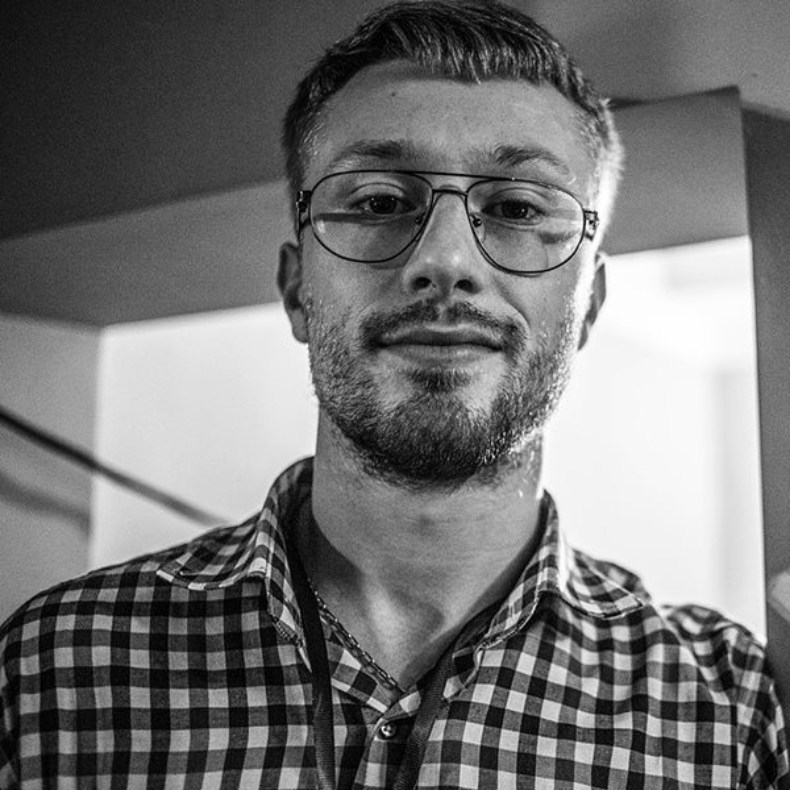 Пилип Лавров, поет