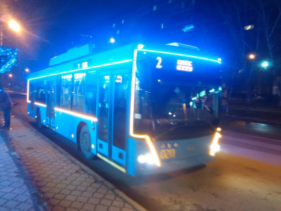 novogodnii-trolleibus1