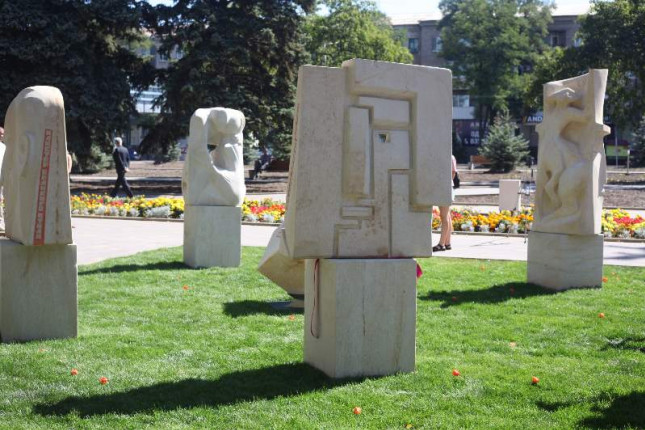 vidkrittya-skulptur-u-labirinte-14